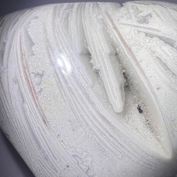 Mexican White Lace Agate Druzy Heart Carving (12) - Picture 6 of 11